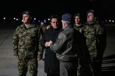Министар Гашић у новогодишњој ноћи обишао дежурну јединицу ловачке авијације 