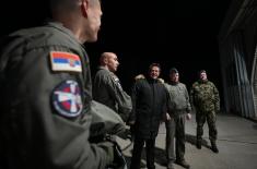 Министар Гашић у новогодишњој ноћи обишао дежурну јединицу ловачке авијације 