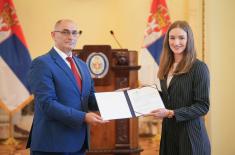 Уручени уговори о стипендијама за студенте и ученике