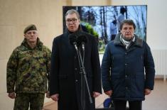 Председник Вучић обишао Одред војне полиције специјалне намене “Кобре”