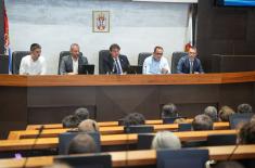 Министар Гашић разговарао са Краљевчанима о могућностима запослења у систему одбране