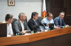 Министар Гашић разговарао са Краљевчанима о могућностима запослења у систему одбране