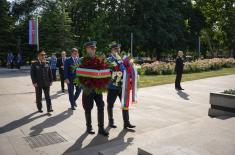 Министар Гашић и министар Хасанов положили венце на спомен-обележја у Београду