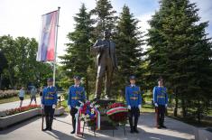 Министар Гашић и министар Хасанов положили венце на спомен-обележја у Београду