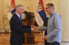 Members of Ministry of Defence and Serbian Armed Forces receive apartment keys