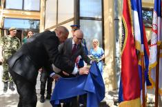 Министар Вучевић открио спомен-плочу и положио венац на гроб добровољца Јаноша Раука