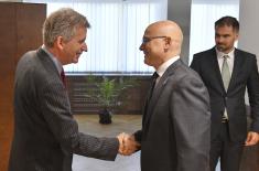 Састанак министра Вучевића са новоименованим амбасадором Уједињеног Краљевства Велике Британије и Северне Ирске