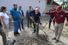 Министар Вучевић обишао породицу палог борца потпуковника Горана Остојића 