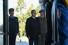  Министар Стефановић положио венац на Споменик незнаном јунаку поводом Дана ослобођења Београда