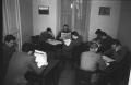 U vojničkom klubu: šah, novine, bilijar,  slobodno vreme (1951.)