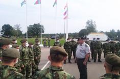 Zamenik načelnika Generalštaba general-major Petar Cvetković sa tenkistima i vojnim vozačima na poligonu Alabino kod Moskve  