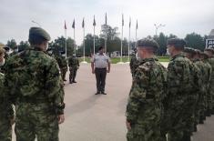 Zamenik načelnika Generalštaba general-major Petar Cvetković sa tenkistima i vojnim vozačima na poligonu Alabino kod Moskve  