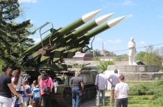 Display of Arms and Military Equipment Attracted a Great Number of Citizens