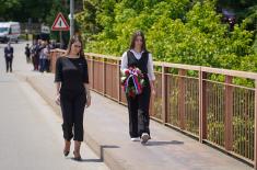 Minister of Defence lays wreath at Memorial to Victims of NATO Aggression on Varvarin Bridge