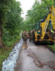 The Serbian Armed Forces Help in Defence against Flood 