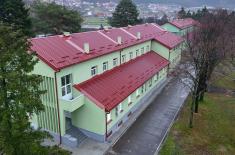 Министар Гашић обишао инфраструктурне радове у касарни „Стефан Немања“ у Рашки