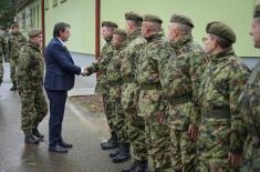 Министар Гашић обишао инфраструктурне радове у касарни „Стефан Немања“ у Рашки