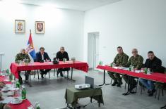 Министар Гашић обишао инфраструктурне радове у касарни „Стефан Немања“ у Рашки