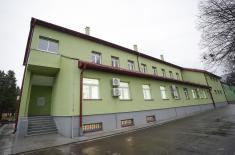 Министар Гашић обишао инфраструктурне радове у касарни „Стефан Немања“ у Рашки