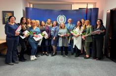 Министар Гашић поводом Дана жена уручио поклоне припадницама система одбране