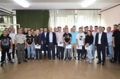 U Novom Sadu ispraćeni kandidati na dobrovoljno služenje vojnog roka 