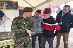 Voluntary military service promoted at “Auto-Moto Berza” Car Show