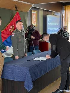 Signing of voluntary military service and Reserve Officers’ Course contracts