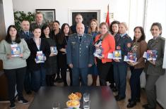 Orhideje i čestitke ministra odbrane za sve pripadnice sistema odbrane