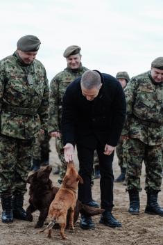 Minister Stefanović visits Air Force and Air Defence NCO Course students  