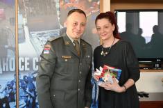 Orhideje i čestitke ministra odbrane za sve pripadnice sistema odbrane