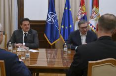 Састанак председника Вучића са командантом Команде здружених снага НАТО у Напуљу адмиралом Вајкофом