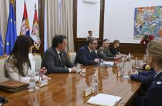 Састанак председника Вучића са командантом Команде здружених снага НАТО у Напуљу адмиралом Вајкофом