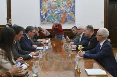 Састанак председника Вучића са командантом Команде здружених снага НАТО у Напуљу адмиралом Вајкофом