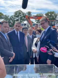 Председник Вучић положио камен-темељац за изградњу фабрике вакцина
