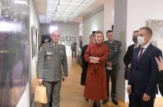 Minister Stefanović visits art exhibition “Lubarda – One Story“ at Central Military Club