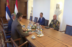 Minister Stefanović meets with Hungarian Minister of Defence Benkő  