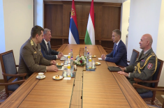 Minister Stefanović meets with Hungarian Minister of Defence Benkő  