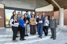 Министар Гашић поводом Дана жена уручио поклоне припадницама система одбране