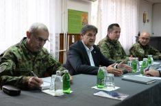 Министар Гашић разговарао са представницима мештана Равне Реке