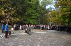 Министар Гашић положио венце поводом обележавања Дана ослобођења Крушевца
