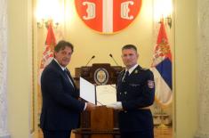 Minister Gašić presents decrees promoting and appointing Serbian Armed Forces officers to new positions