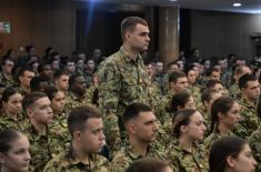 Minister Gašić converses with cadets and military school students
