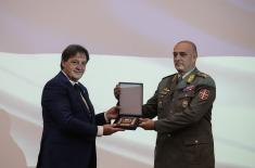 Minister Gašić converses with cadets and military school students