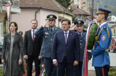 Minister Gašić lays wreath at Monument to Fallen Soldiers in Trstenik 