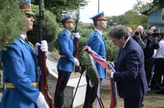 Minister Gašić lays wreath at Monument to Fallen Soldiers in Trstenik 
