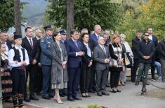 Minister Gašić lays wreath at Monument to Fallen Soldiers in Trstenik 
