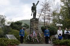 Minister Gašić lays wreath at Monument to Fallen Soldiers in Trstenik 
