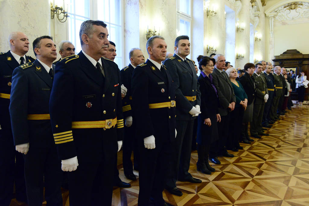 Minister Gasic presented decorations to members of the Ministry of Defence and the Serbian Armed Forces