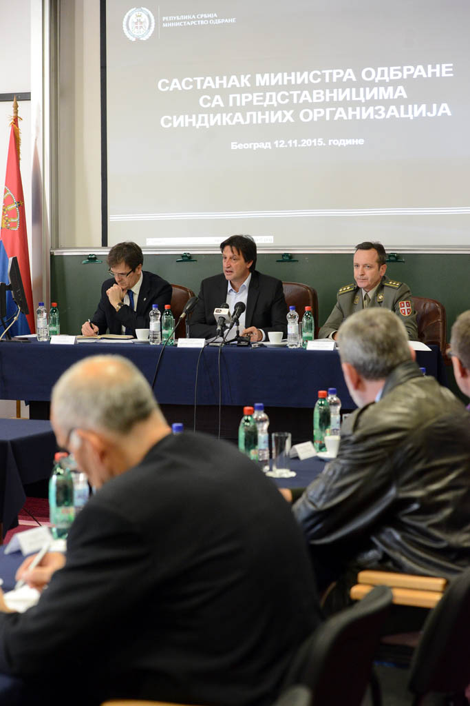 Састанак министра Гашића са представницима синдикалних организација наменске индустрије