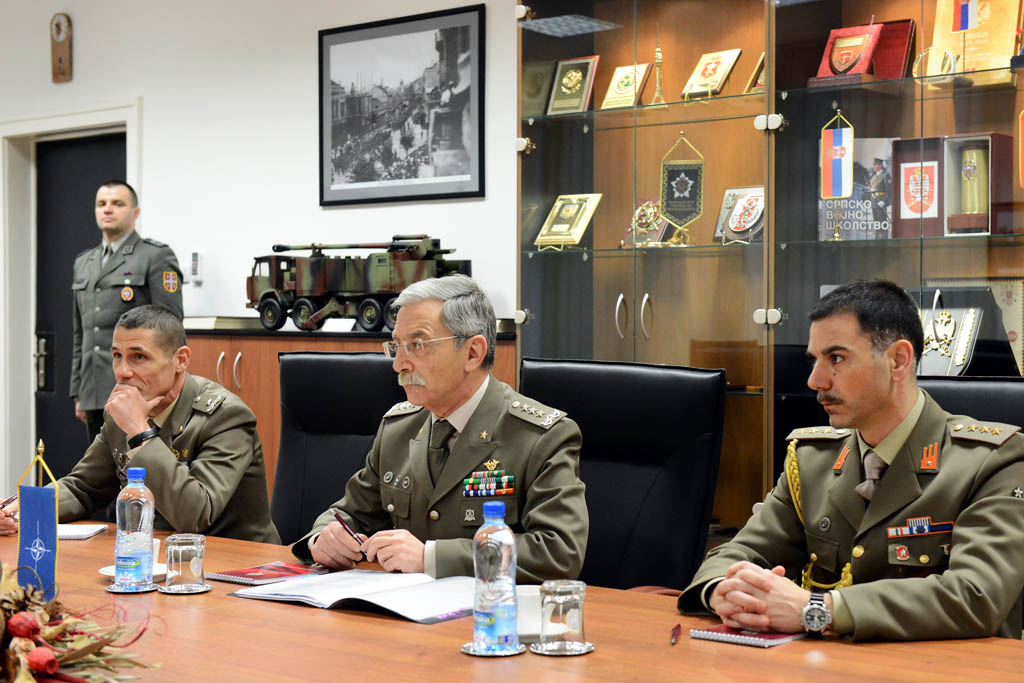 Начелник Генералштаба разговарао са начелником Штаба Команде 
здружених снага НАТО из Напуља